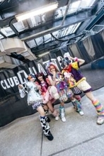 「破天荒すぎる！」ライブ中〝マシュマロ焼く〟アイドル衝撃動画に反響「やっぱ只者じゃなかった」「めっちゃ推せる!」「さすが鬼才」の声