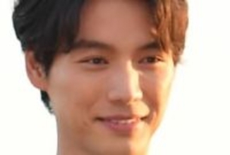 「うわ～」「今までに見たことのないビジュ」福士蒼汰〝雰囲気一変〟コワモテ姿に「悪い表情…」「クセ強な」「顔がいつもと違う…」の声