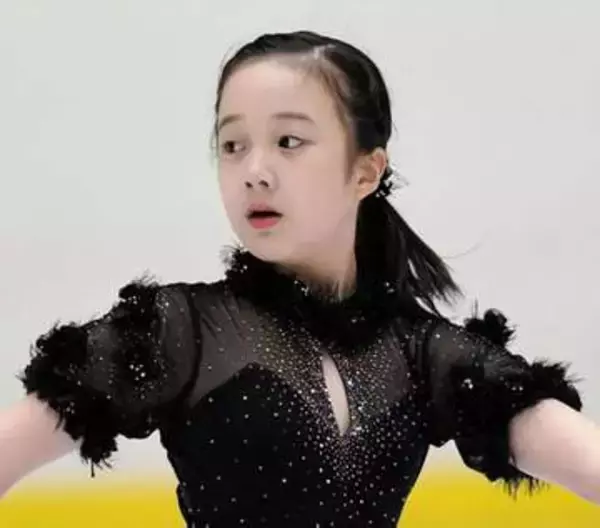 「時の流れは早いねー」本田紗来、名門大の入学式で見せた〝激変〟黒スーツ姿が話題「本田家が強すぎる件」「ミスコン優勝確定フラグやん…」