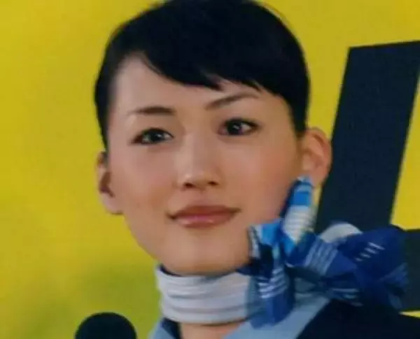 「黒い点が2つ見える」綾瀬はるか〝素肌に謎の印〟が…「すごい！珍しい！」「アクセ？」「ゾウさんになるんですよ」「艶やか」ファン騒然