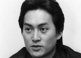 「え!?渡辺謙さんの息子さん!?!?!?」父は〝ケン・ワタナベ〟41歳俳優「だんだん似てきた」最新ショットが話題