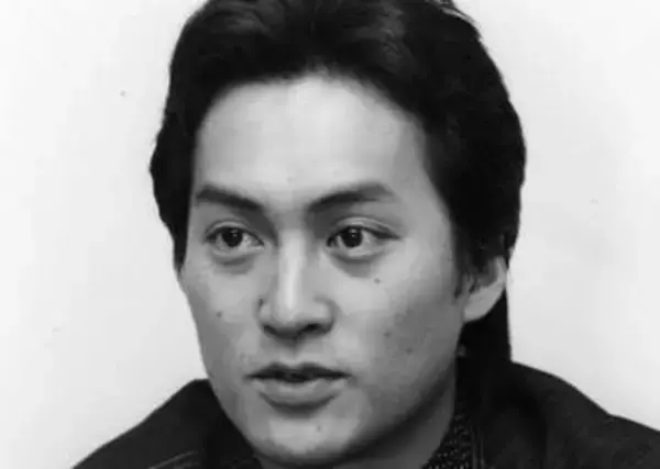 「え!?渡辺謙さんの息子さん!?!?!?」父は〝ケン・ワタナベ〟41歳俳優「だんだん似てきた」最新ショットが話題