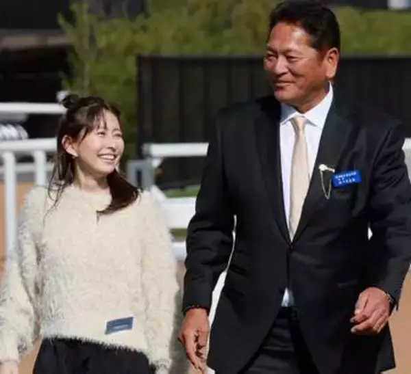 「45歳なのに驚き」電撃婚＆芸能界引退の元女優の榎本加奈子さん...お団子頬張る〝ドアップ〟姿に「溢れ出るオーラ」「おそるべし音無可憐さん」「ある意味羨ましい」