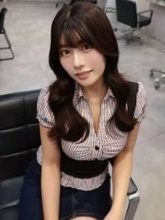 「なんとも意味深な」「独身なのに？」25歳ガテン系グラドル〝人妻プリン〟ショットに反響「食べてみたい」