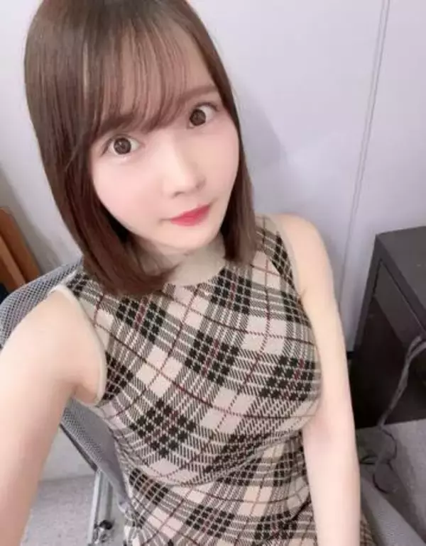「これは反則級」「刺激強すぎ…」河原で〝白ビキニ〟のグラドル・桃白美沙に反響続々「しばらく眺めてしまった」