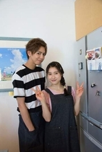 「しかも旦那は片寄くん…」1児のママ・土屋太鳳〝白キャミ・妖艶姿〟に「なんちゅーポーズ」「ヤバいヤバい」「うぉ衝撃」