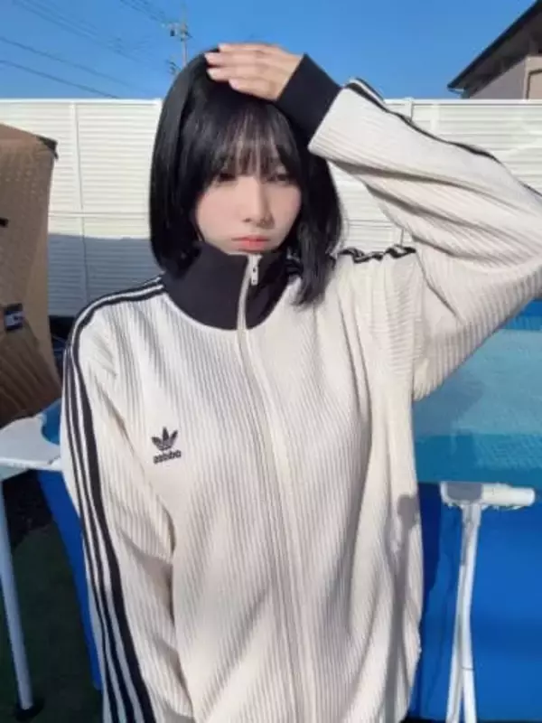 「飛行機で隣の人がこれだったらどう？」薬学生グラドル三橋くん〝無防備移動ショット〟に「平然とするのが大変そう」「紳士なんで目を逸らしときます」「心拍数爆上がり」