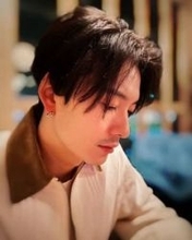 「3つそろいました」眼鏡好きの岡田将生〝あの人気キャラ〟キーホルダーGET「眼鏡の王子様や」「おそろっちです」