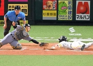 ソフトバンク牧原大成、勝ち越し右前適時打　2夜連続でリクエスト巡る応酬も判定覆らず　前日は阪神・藤川球児監督が退場処分