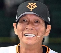 「センスに脱帽」明石家さんまに〝世界に1足の誕プレ〟大物女優の粋な特注ギフトに「めっちゃ可愛い！センスある！」「私まで幸せな気分になりました」の声
