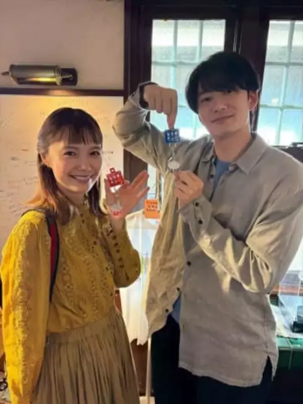 「お似合いのラブラブカップル」36歳＆40歳俳優〝いちゃいちゃ詰め合わせ〟ドラマオフショットが話題「美し過ぎて一生見ていられる」「この2人尊い」