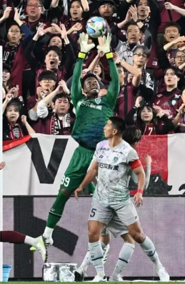 「勝たせられるキーパーに」アビスパ福岡加入後初出場のオビ・パウエルオビンナ　古巣に好セーブ連発も「満足せずに」【J1百年構想リーグ】