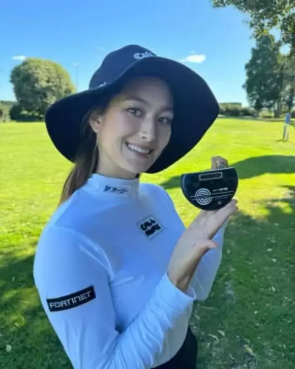 「ウヒァー!!」「グラビアもいけますよ」母はロシア人…注目の女子ゴルフ伊藤真利奈〝ターザン〟姿に反響続々　南国で開放的ショット大放出
