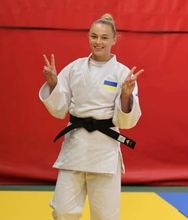 「ワォ。。。すごい」「言葉にならない」25歳〝美しすぎる柔道家〟圧巻のミニ丈ドレスに大反響