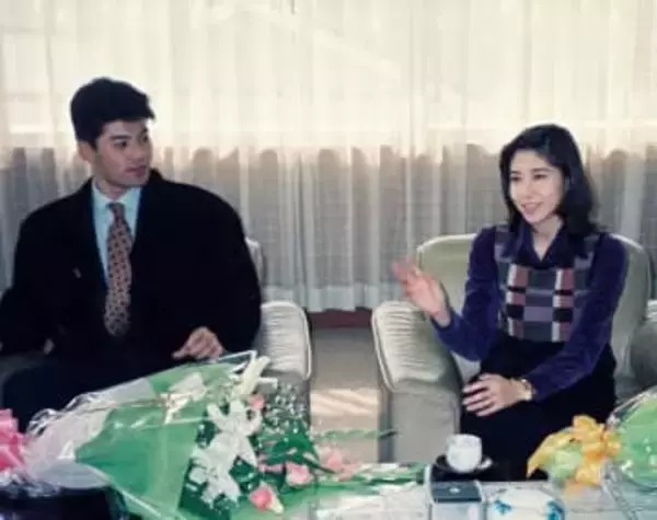 「娘さん可愛い」夫は3連覇達成〝赤ヘル名将〟緒方元監督...〝慶應大卒〟声優娘との自宅ショット披露の緒方かな子に反響「夫なら帰宅してずっとニヤけてる」