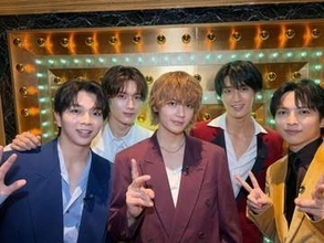 「すげーっ」「濃いメイクと衣装が…」M!LK、驚きの競演〝ゴージャス10ショット〟に反響「いつもより…」