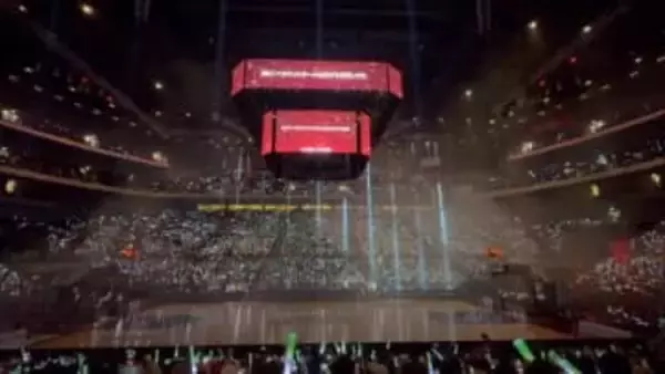 「さいたまスーパーアリーナから光るネギを持った人が大量に出てきたけど何？？」〝光るネギ〟がXで話題！「正体これ」「めっちゃシュール」