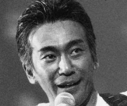 「えっ？誰？」「自宅⁈」〝激変〟67歳・玉置浩二〝自宅のキッチン〟近影にSNS衝撃「オフはこんな感じかー 」