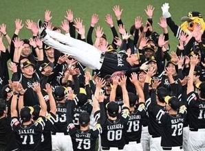 「感無量」「勝ち続ける難しさ」「ホークスの風向きが…」V3のソフトバンク小久保裕紀監督、歓喜の優勝インタビュー全文