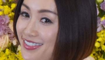 「10代の頃に戻ったみたい」55歳・酒井法子〝透明感カジュアル〟姿に反響続々「表情が自然」「老けない顔立ち」