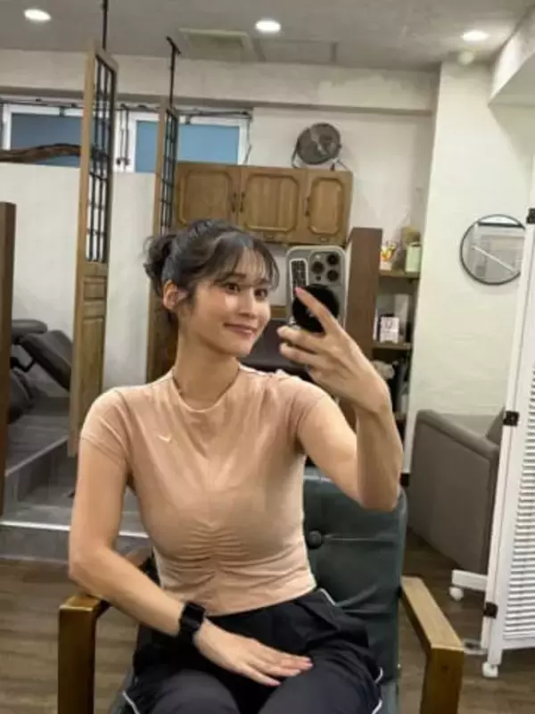 「5度見した」〝令和の三十路グラドル〟高橋凛の〝素肌ジャケット前開き〟ショットに「前を閉めるのを手伝います」「破壊力」