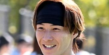 〝新婚ほやほや〟Ｊ得点王・山岸祐也〝タトゥー妻〟とW杯現地観戦ショットに反響続々「みんな落ち着け」「前回大会いた！」