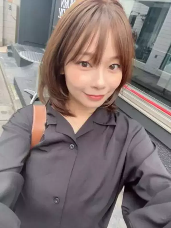 「脱ぐ時大変そう」サイズ間違い…ぴたぴた〝ミニTショット〟グラドル和地つかさに「主張が強め」「反則勝ちです」