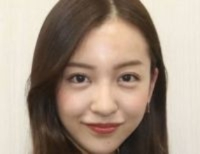 「口元、ともちんそっくり」板野友美、4歳娘誕生日〝家族顔出しお祝い〟に「芸能界一、大好きな家族」の声、娘の〝顔出し封印〟も宣言