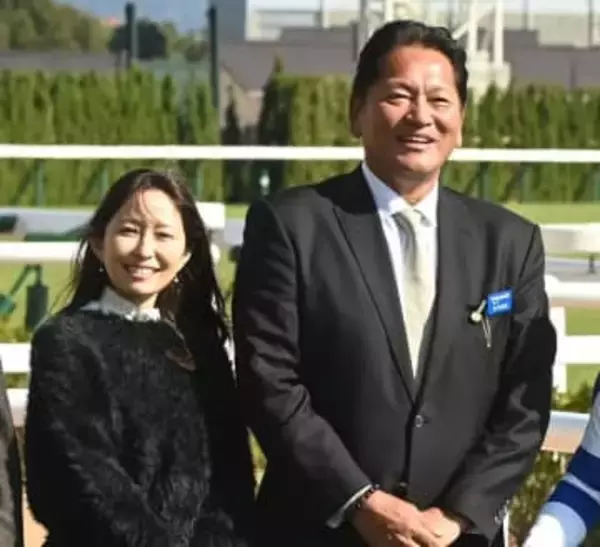 プロ野球選手と電撃おめでた婚⇒27歳で芸能界引退…45歳・元女優、榎本加奈子さん〝ドアップ夫婦ショット〟に反響「いやびっくり」「オーラある」