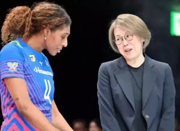 中田久美監督が選手と激突…転倒アクシデントにも動じず「私が転んだ瞬間から流れが変わったような…」SAGA久光スプリングスが今季30勝目【バレーボール大同生命SVリーグ女子】