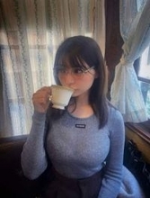 「桃の絵が意味深」〝インスタグラビアの女王〟似鳥沙也加、タンクトップ姿に反響「絵の位置が気になる」