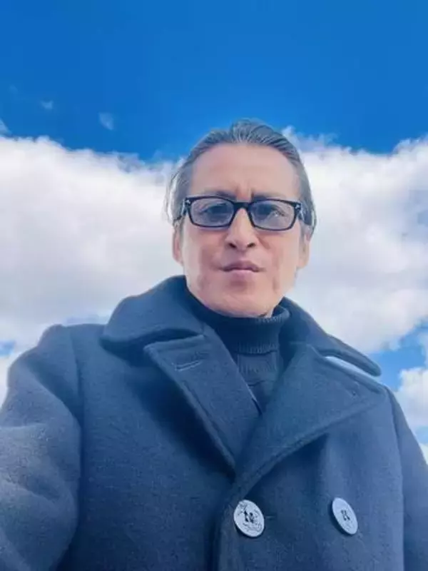 「目力がヤバっ」「プロマイドみたい」大沢樹生〝免許証の顔写真〟が話題「やっぱりVシネ顔ですね」