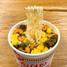 「やらかしてる！と見せかけて…」日清カップヌードル、福袋特典〝面白い実用グッズ〟に「アイデア天才」「デスクに置いておきたい」「ドッキリに使うか…」の声