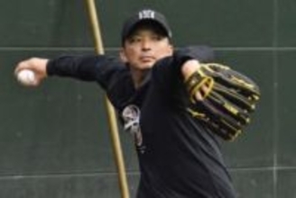 「気持ち新たに頑張る」国内FA権行使も残留決めたソフトバンク東浜巨が心機一転のブルペン投球　立ち投げながら、変化球も交えて約20球