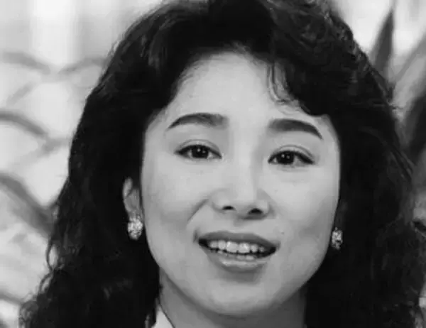 「かなり大胆な…」77歳になった伝説のアイドル…小川知子〝私服〟ショットに反響続々「見事に履きこなしてますね」