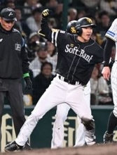 敵地甲子園の虎党が沈黙…ソフトバンク柳町達、阪神才木浩人から値千金の適時三塁打【日本シリーズ】