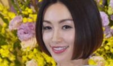 芸能界復帰から13年…54歳酒井法子〝碧いうさぎディナーショー〟姿に「全く衰えなく可愛い」「目が離せません…」「お姫様みたい」と反響