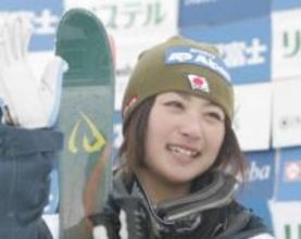 「もう46なのか…」「五輪の笑顔、覚えてます!」モーグル上村愛子さん〝寝そべり〟自然体の誕生日ショットに反響「いつまでもアイドルですわ!」