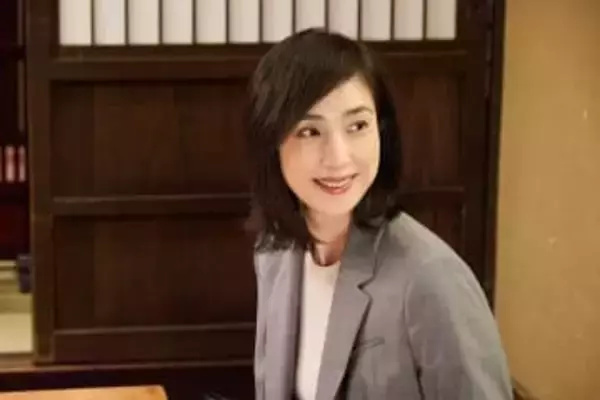 「えっまじビックリ」「朝から鳥肌が...」福岡ローカル番組〝30秒生PR〟天海祐希〝突然の登場〟で大熱狂！「寒い中、たとえ大御所であっても外でPRさせてるの凄い」