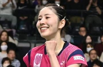 「肩出しすぎ」バド志田千陽〝大胆な紐ドレス〟姿に「デッカイパンだなぁ～」「だれ？」の声