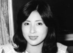 コロナで急逝から6年…〝天までとどけ息子〟が岡江久美子さん偲ぶ貴重写真にファン感涙「皆さん仲良い!絆は永遠」「河相我聞さんお元気そう」