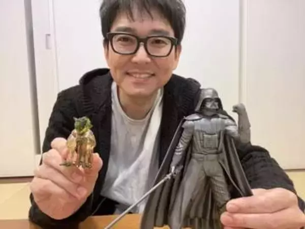 「もう誰だかわからない」ナイツ土屋〝有名大学入学〟メガネなし姿に「ピカピカの一年生の笑顔」「別人みたい」と反響続々