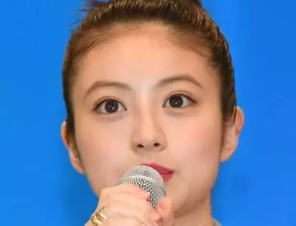 「もうパツパツ…」今田美桜〝ボディラインくっきり〟ミニ丈姿に「このギャップは反則」「やっぱり細胞から違うんだろうな」と話題