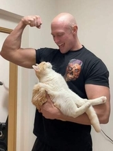 「こんなに大きいボルトが入ってた」猫好き悪役プロレスラー〝術後報告〟ショットのクリス・ヴァイスに衝撃「右脚、細くなっちゃったな」「直に見るとビックリ！」