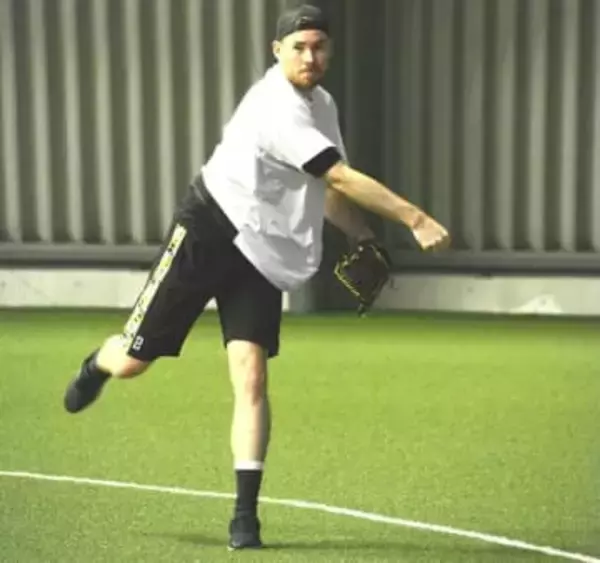 「強靱になっていると思う」　ソフトバンク、スチュワートが来日即練習　左腹直筋痛で昨季1軍登板なしも既にブルペン投球