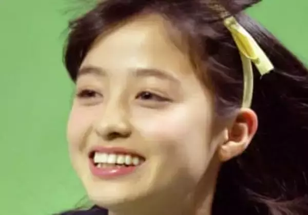 「し、し、私服だと⁈」橋本環奈〝ファンクラブグッズ〟に反響続々「全部私服なのは最高すぎる！」「普段の雰囲気が見られて特別感すごい」