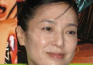 「年齢不詳のお二人」75歳の桃井かおり、大物ミュージシャンと密着2ショットに「レジェンド同士」「せっかく同じアメリカ在住なので…」の声