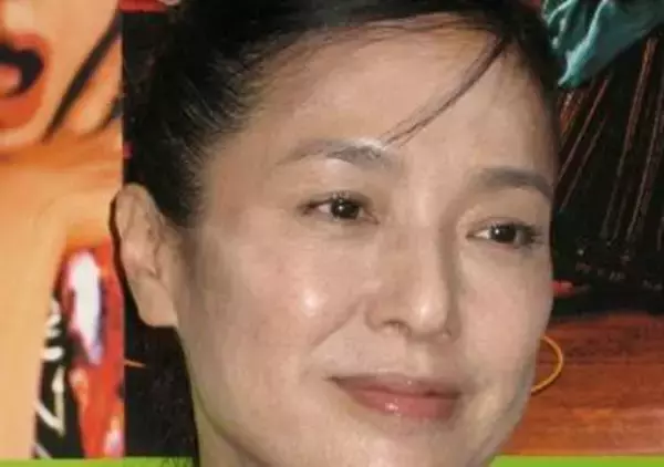 「年齢不詳のお二人」75歳の桃井かおり、大物ミュージシャンと密着2ショットに「レジェンド同士」「せっかく同じアメリカ在住なので…」の声