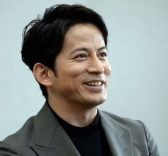 「え?待って待って…」45歳・岡田准一〝激変〟姿に騒然「顔見てびっくりしてしまった」「急で驚いてる」「岡田くんの隠し玉や」