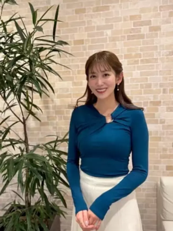 「意外とむっちりで素敵」元NHK中川安奈アナ〝コロンビアショット〟に反響　屋外で大胆ピタピタウェア姿披露に「曲線にキュンキュン」の声